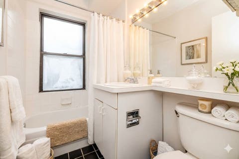 Tiny photo for 725 W Sheridan Road W #502, Chicago, IL 60613 (MLS # 12732738)