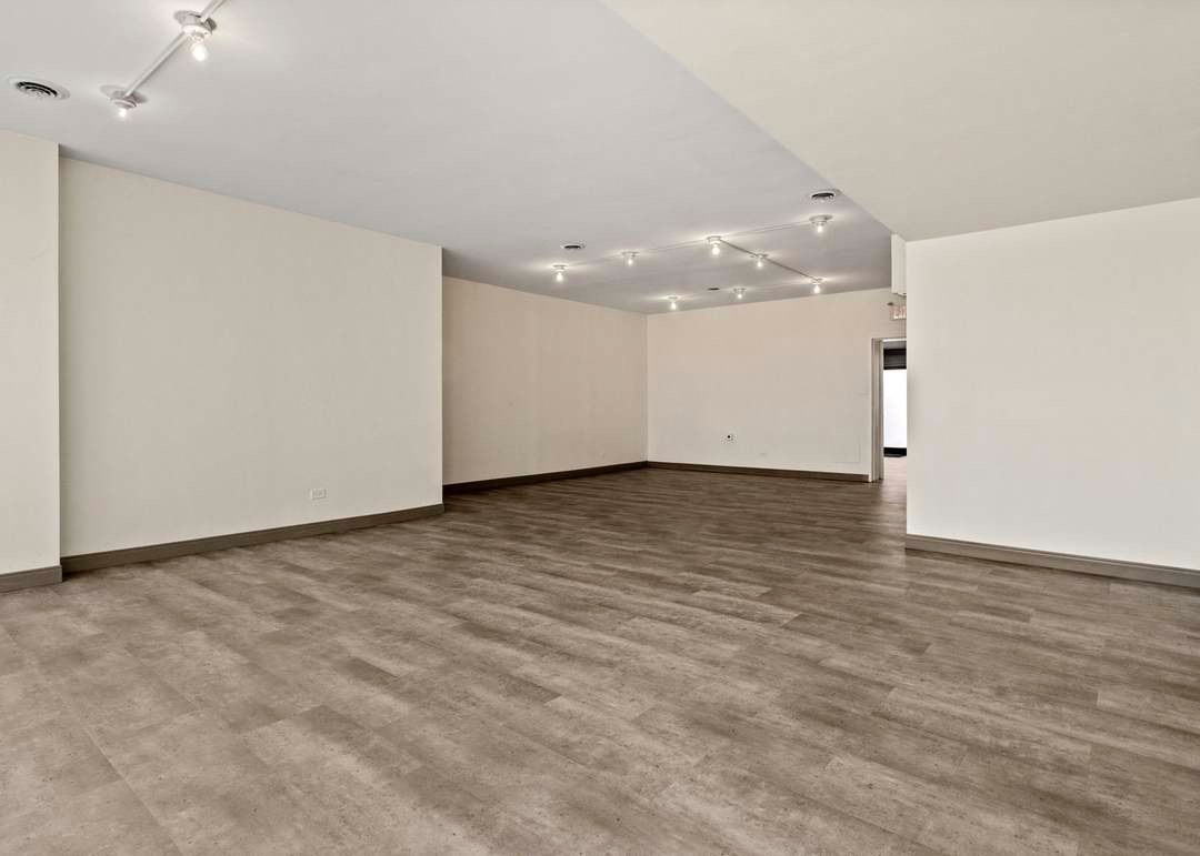 5110 W Fullerton Avenue