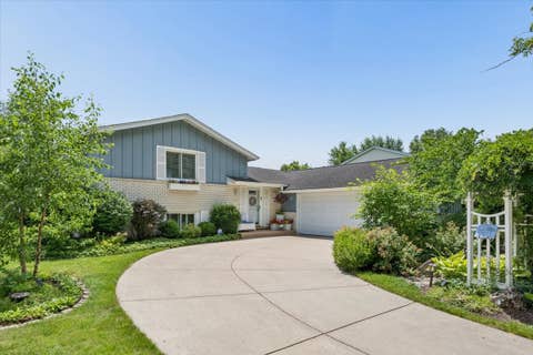 Tiny photo for 4017 Carousel Drive, Northbrook, IL 60062 (MLS # 12693446)