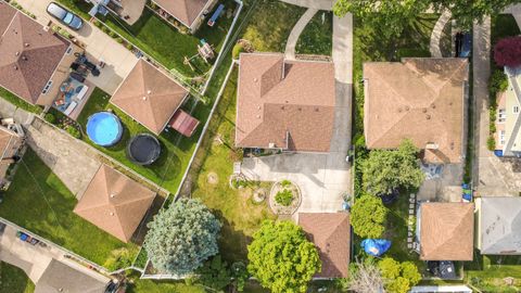 Tiny photo for 5425 Drury Lane, Oak Lawn, IL 60453 (MLS # 12664977)