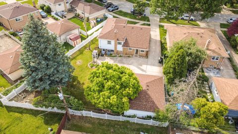 Tiny photo for 5425 Drury Lane, Oak Lawn, IL 60453 (MLS # 12664977)