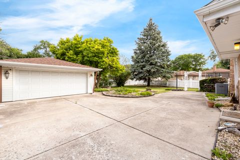 Tiny photo for 5425 Drury Lane, Oak Lawn, IL 60453 (MLS # 12664977)