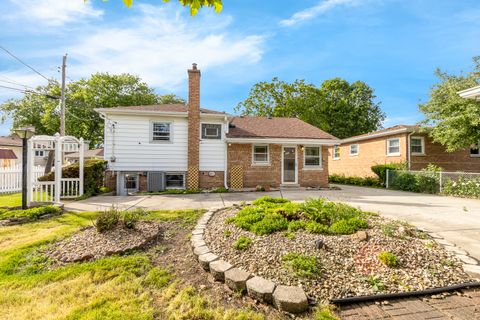 Tiny photo for 5425 Drury Lane, Oak Lawn, IL 60453 (MLS # 12664977)