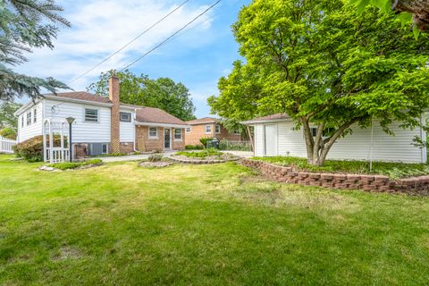 Tiny photo for 5425 Drury Lane, Oak Lawn, IL 60453 (MLS # 12664977)