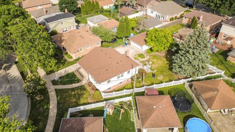 Tiny photo for 5425 Drury Lane, Oak Lawn, IL 60453 (MLS # 12664977)