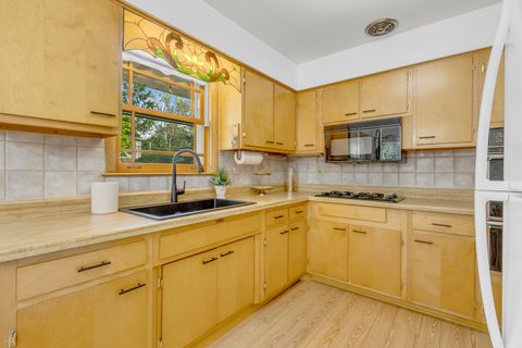 Tiny photo for 5425 Drury Lane, Oak Lawn, IL 60453 (MLS # 12664977)