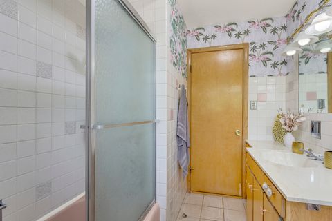 Tiny photo for 5425 Drury Lane, Oak Lawn, IL 60453 (MLS # 12664977)