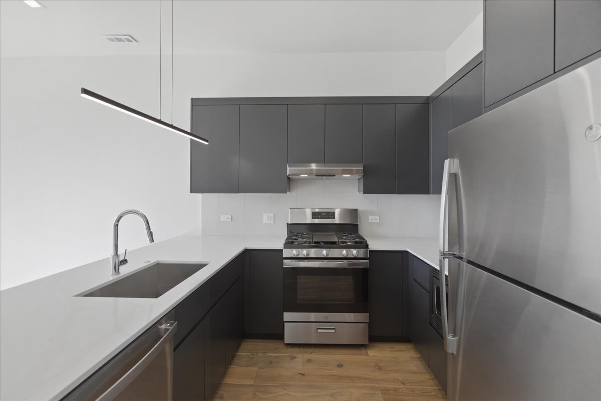 4513 N CLARK Street 411