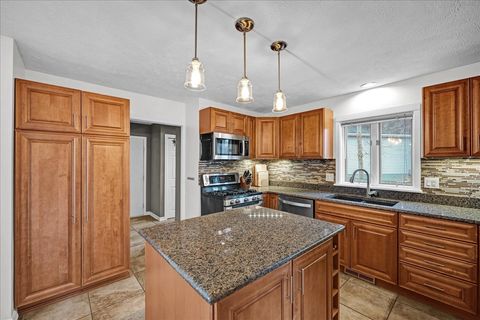 Tiny photo for 1705 Longden Avenue, Bloomington, IL 61701 (MLS # 12544983)