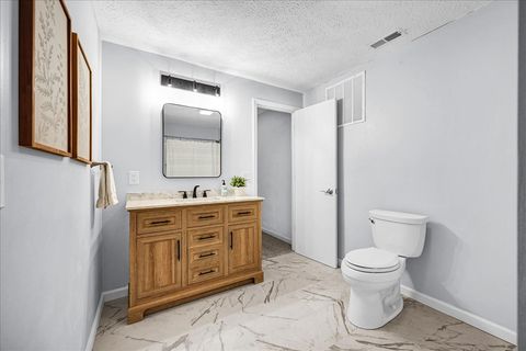 Tiny photo for 1705 Longden Avenue, Bloomington, IL 61701 (MLS # 12544983)