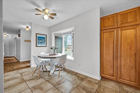 Tiny photo for 1705 Longden Avenue, Bloomington, IL 61701 (MLS # 12544983)