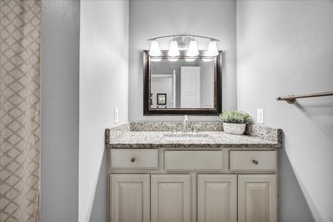 Tiny photo for 1705 Longden Avenue, Bloomington, IL 61701 (MLS # 12544983)