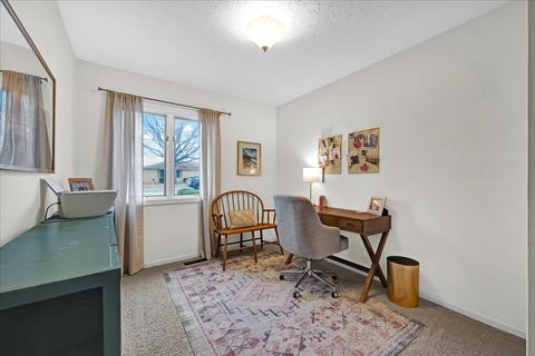 Tiny photo for 1705 Longden Avenue, Bloomington, IL 61701 (MLS # 12544983)