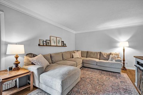 Tiny photo for 1705 Longden Avenue, Bloomington, IL 61701 (MLS # 12544983)