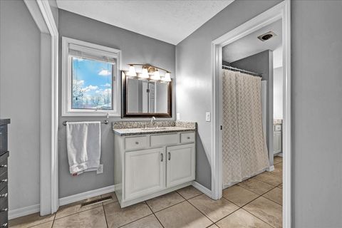 Tiny photo for 1705 Longden Avenue, Bloomington, IL 61701 (MLS # 12544983)