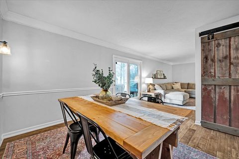 Tiny photo for 1705 Longden Avenue, Bloomington, IL 61701 (MLS # 12544983)