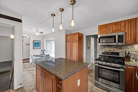 Tiny photo for 1705 Longden Avenue, Bloomington, IL 61701 (MLS # 12544983)