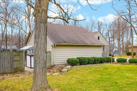 Tiny photo for 1705 Longden Avenue, Bloomington, IL 61701 (MLS # 12544983)