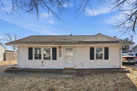 Photo of 2515 W 69th Street, Davenport, IA 52806 (MLS # 12552981)