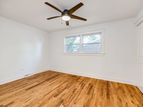 Tiny photo for 235 W 43rd Street, Chicago, IL 60609 (MLS # 12767891)