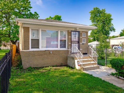 Tiny photo for 235 W 43rd Street, Chicago, IL 60609 (MLS # 12767891)