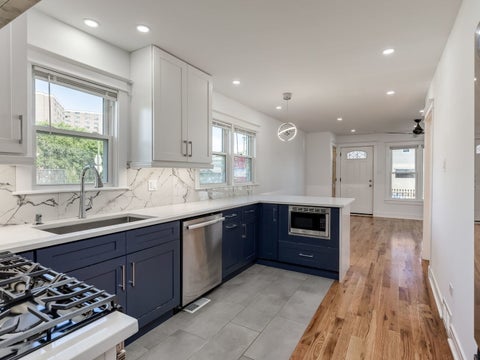 Tiny photo for 235 W 43rd Street, Chicago, IL 60609 (MLS # 12767891)