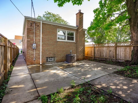 Tiny photo for 235 W 43rd Street, Chicago, IL 60609 (MLS # 12767891)