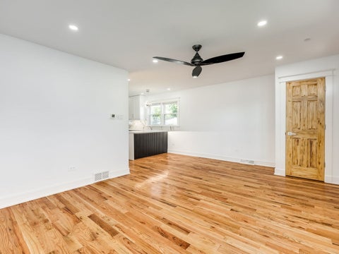 Tiny photo for 235 W 43rd Street, Chicago, IL 60609 (MLS # 12767891)
