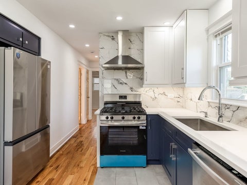 Tiny photo for 235 W 43rd Street, Chicago, IL 60609 (MLS # 12767891)