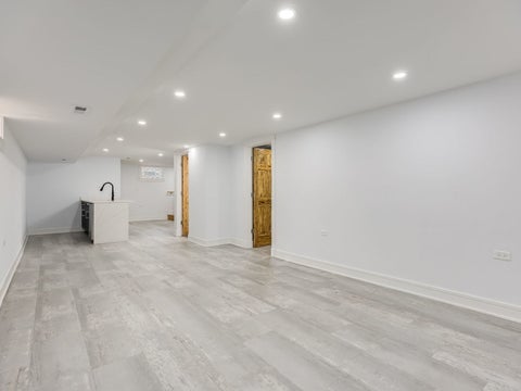 Tiny photo for 235 W 43rd Street, Chicago, IL 60609 (MLS # 12767891)