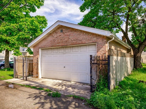 Tiny photo for 235 W 43rd Street, Chicago, IL 60609 (MLS # 12767891)