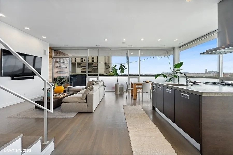 2157 W DIVISION Street 401