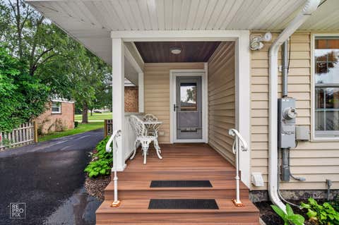 Tiny photo for 606 Banbury Court, Roselle, IL 60172 (MLS # 12733926)