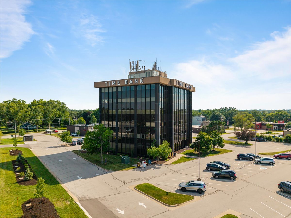 2550 MIDDLE Road 506