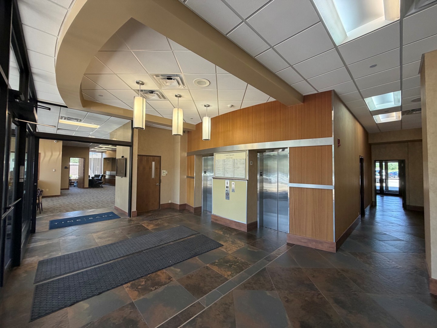 2550 MIDDLE Road 506