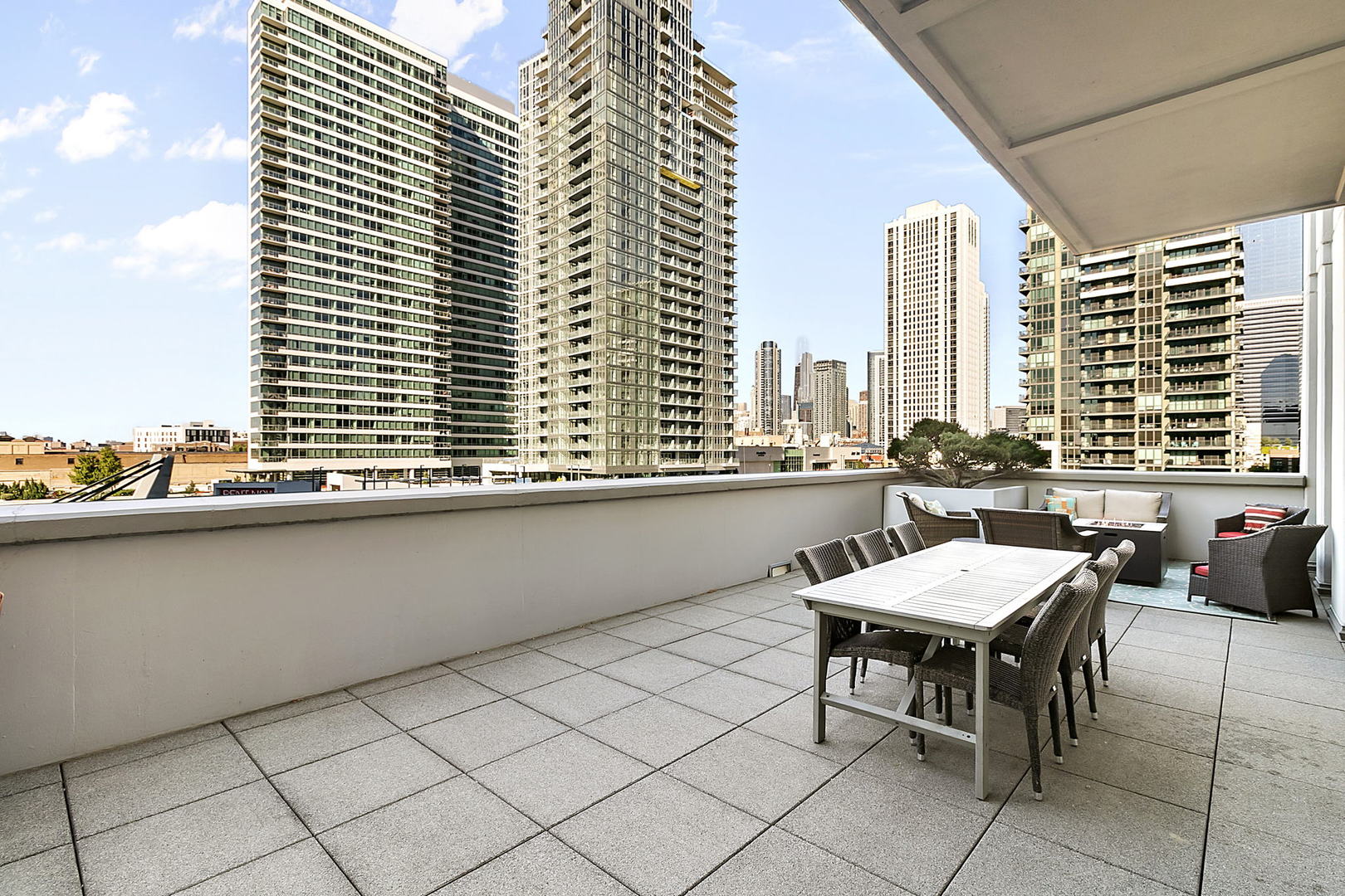 740 W FULTON Street 513