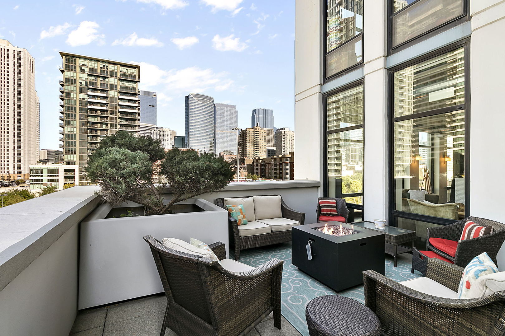 740 W FULTON Street 513