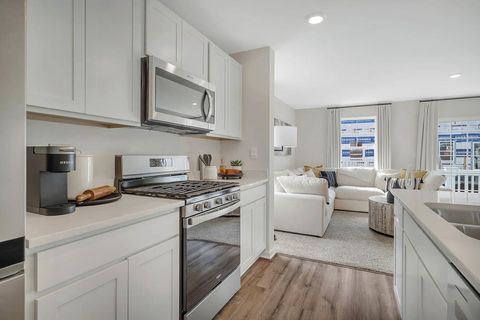 Tiny photo for 438 lakeshore Court, St. Charles, IL 60174 (MLS # 12635961)