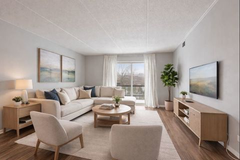 Tiny photo for 8025 Woodglen Lane #303, Downers Grove, IL 60516 (MLS # 12550435)