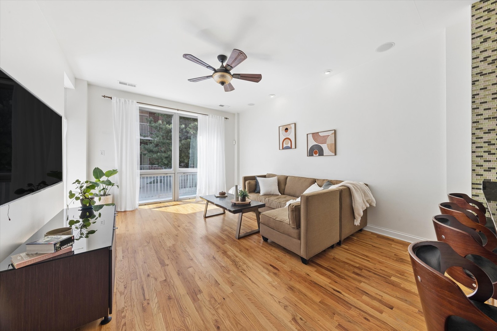 2025 S Indiana Avenue 209