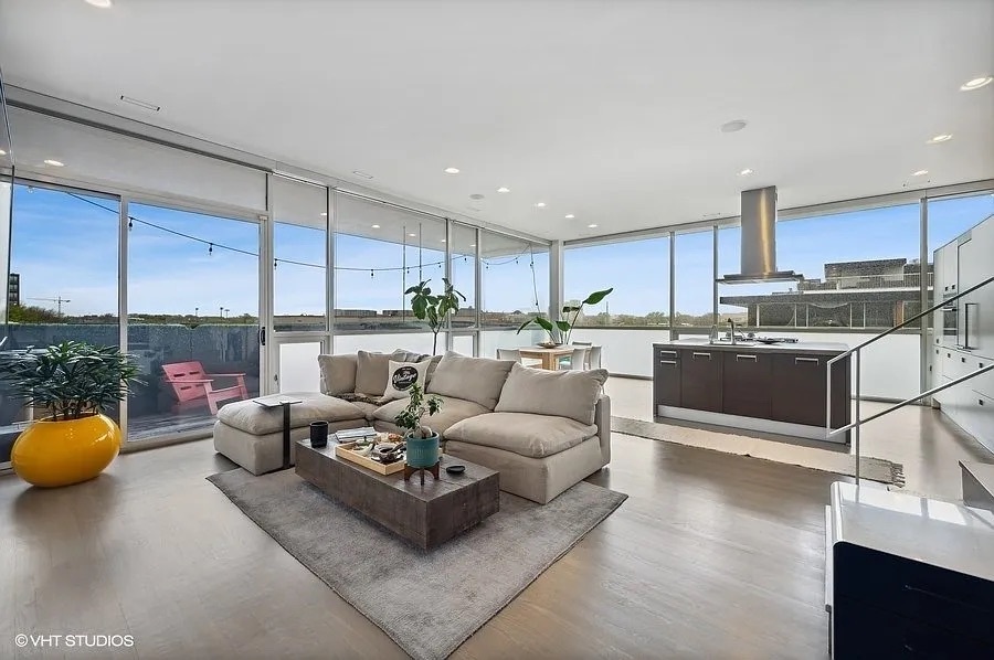 2157 W DIVISION Street 401