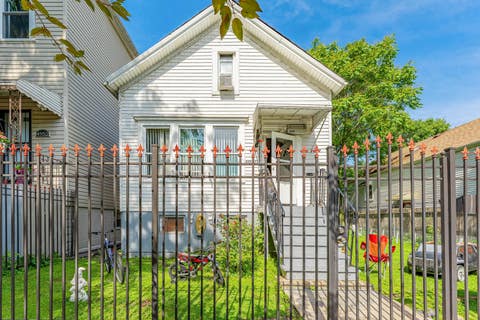 Photo of 4950 S Marshfield Avenue, Chicago, IL 60609 (MLS # 12691675)