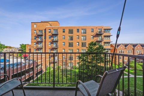 Tiny photo for 1000 E 53rd Street #302, Chicago, IL 60615 (MLS # 12680614)