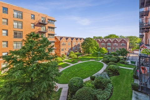 Tiny photo for 1000 E 53rd Street #302, Chicago, IL 60615 (MLS # 12680614)