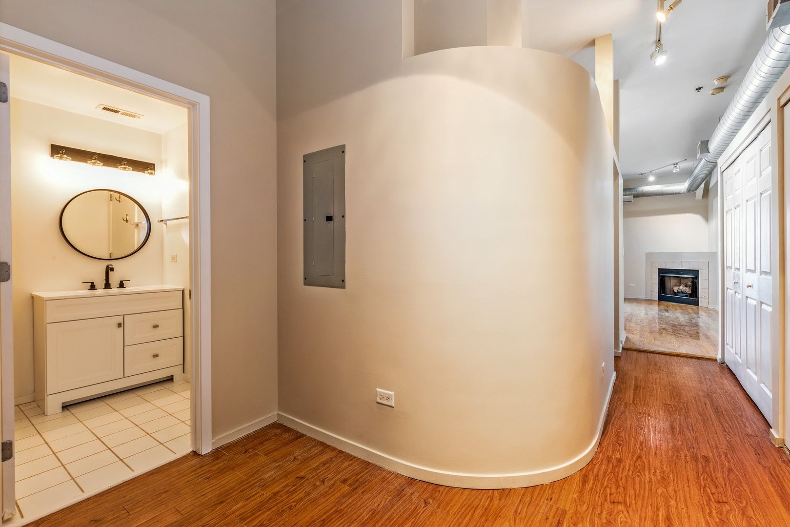 1000 E 53rd Street 302