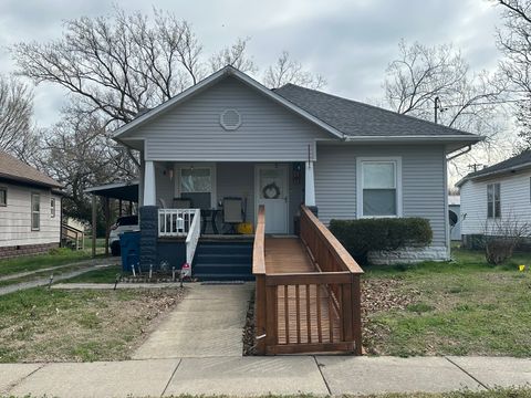 Photo of 410 S Walnut Street, Sesser, IL 62884 (MLS # 12595438)