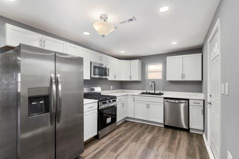 Tiny photo for 42425 N Park Lane E, Antioch, IL 60002 (MLS # 12469254)