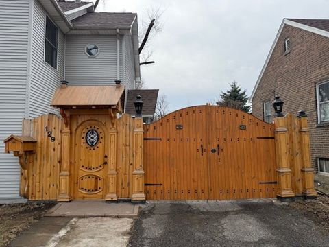 Tiny photo for 129 E Victoria Drive, Northlake, IL 60164 (MLS # 12557429)