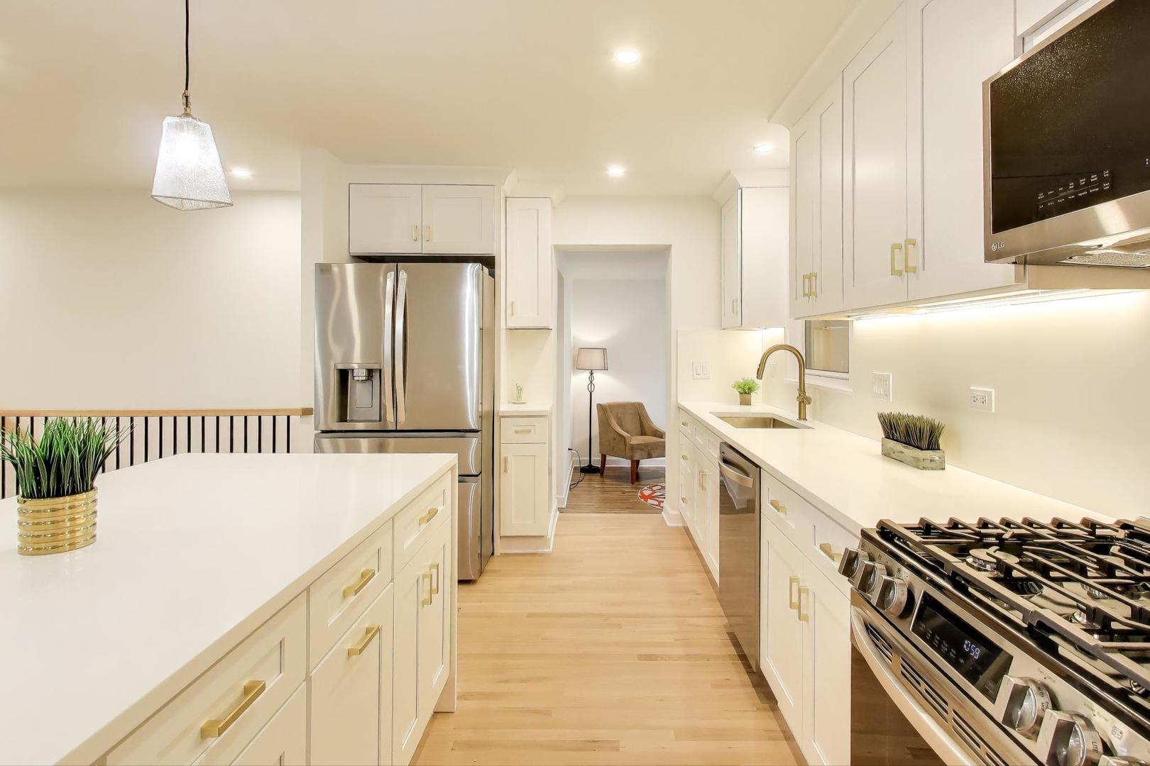 832 N Delphia Avenue