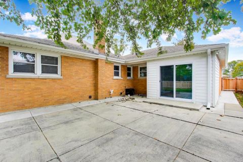 Tiny photo for 832 N Delphia Avenue, Park Ridge, IL 60068 (MLS # 12542224)